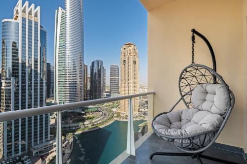 Luxury JLT 1BR Lakeview 5 min Metro & Marina