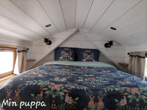 Postel nebo postele na pokoji v ubytování Tiny House Min puppa proche Baie de Somme
