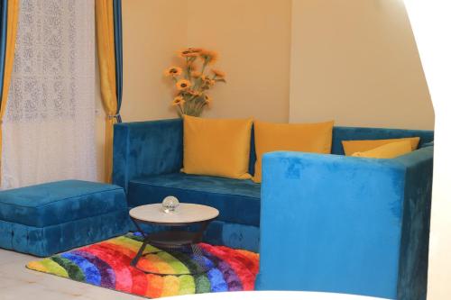 Χώρος καθιστικού στο Beautiful Spaces 3 bedroomed bungalow