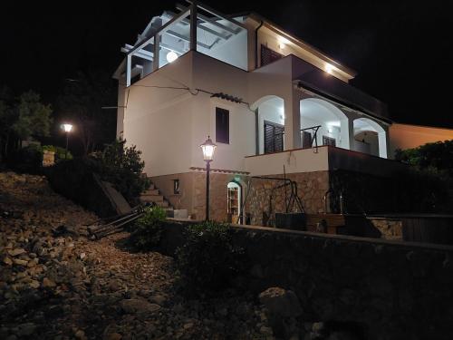 Το κτήριο όπου στεγάζεται  η βίλα