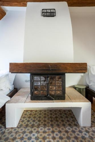 a table in the middle of a room at penzion Dvorce in Třeboň