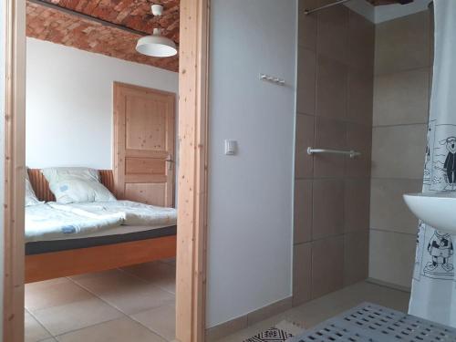 Ένα ή περισσότερα κρεβάτια σε δωμάτιο στο Apartment am Vierkanthof im Thermenland