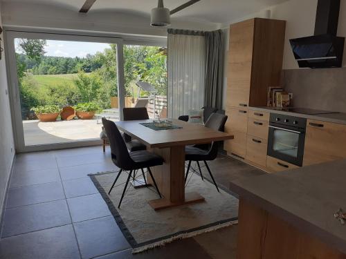 Kuchyň nebo kuchyňský kout v ubytování Apartment am Vierkanthof im Thermenland