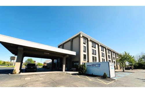 a building with a parking lot in front of it at Country Inn & Suites by Radisson, Canton near Hall of Fame in Canton