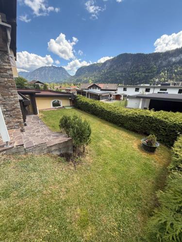 a backyard with a lawn with some plants in it at Häusl am Roan Reutte Höfen in Hofen