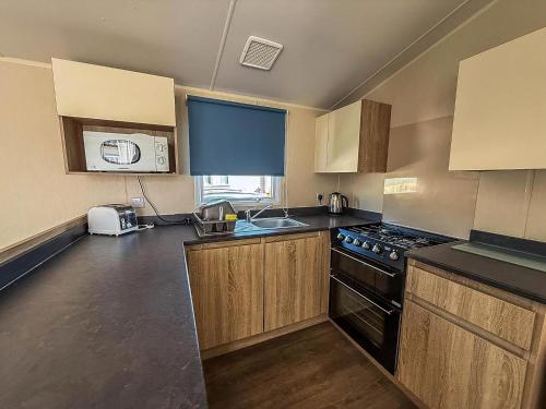 Gallery image of 4 Berth Caravan With Unlimited Wi-Fi At Suffolk Sands Holiday Park Ref 45022B in Felixstowe