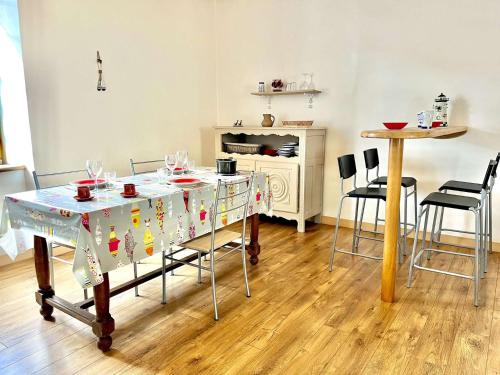 Cuisine ou kitchenette dans l'établissement Spacieux studio 48 m², cœur de ville, Étretat - FR-1-479-221