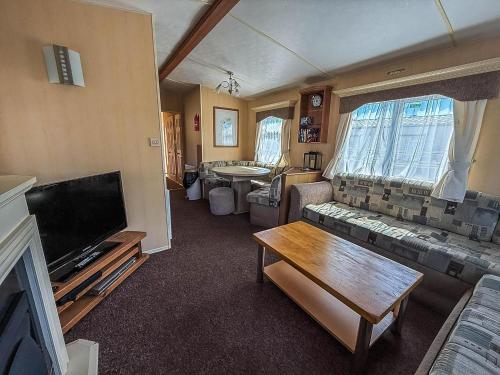 Gallery image of Superb Caravan By The Seaside In Kessingland, Suffolk Ref 90040Sg in Benacre