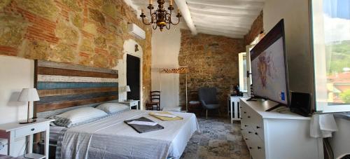 a bedroom with a bed and a flat screen tv at Well in Filettole