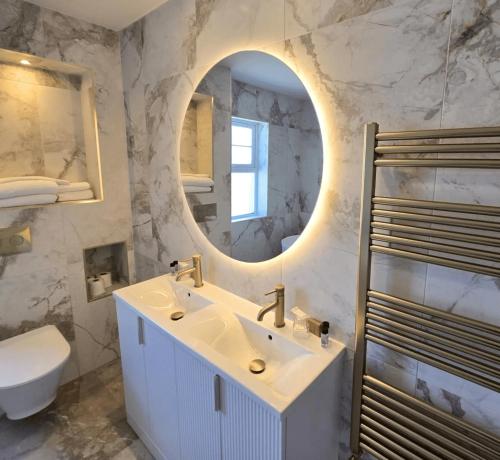 Koupelna v ubytování Ballyliffin Hotel