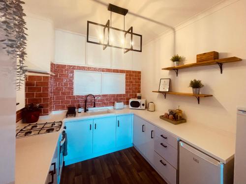 Stunning seafront apartment photo 4