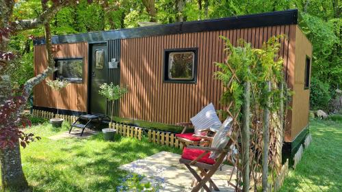 Ein Garten an der Unterkunft Cara Cabin Self Catering Tiny Home