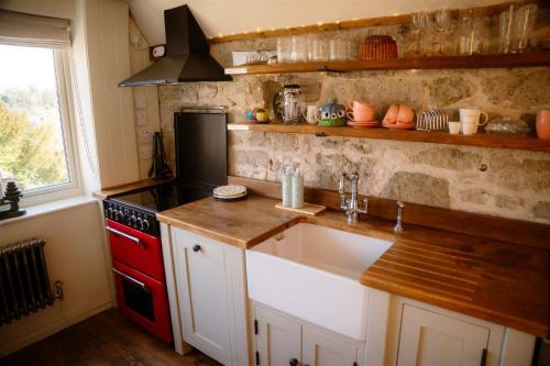 Køkken eller tekøkken på Button Cottage on Gold Hill - Hovis Hill