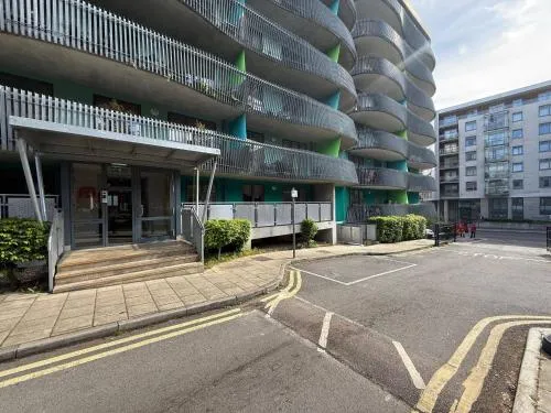 Homey and Secure apartment - Wembley Stadium! photo 1