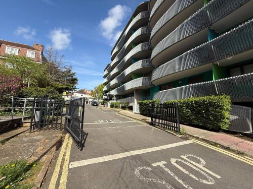 Homey and Secure apartment - Wembley Stadium! photo 10
