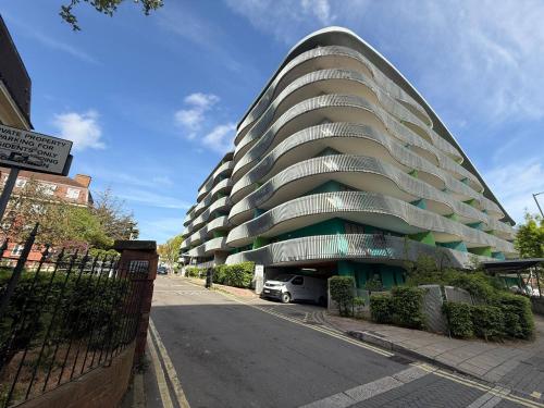 Homey and Secure apartment - Wembley Stadium! photo 11