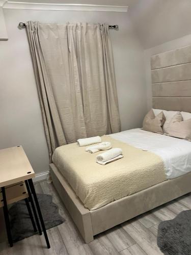 Letto o letti in una camera di Devonshire Terrace Studios