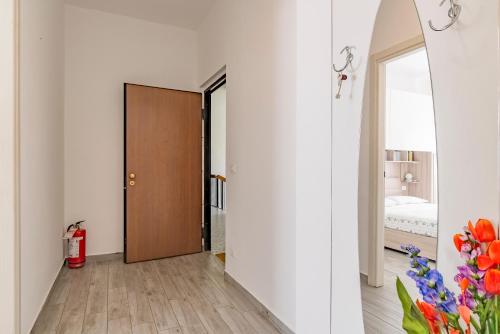 a hallway with a door leading to a bedroom at Loano Top Flat in Loano