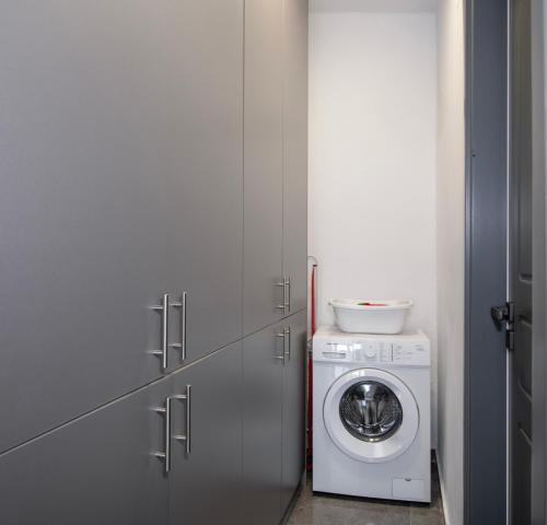 a washer and dryer sitting in a room at Mar-Jo Holiday Home in Atsipopoulo