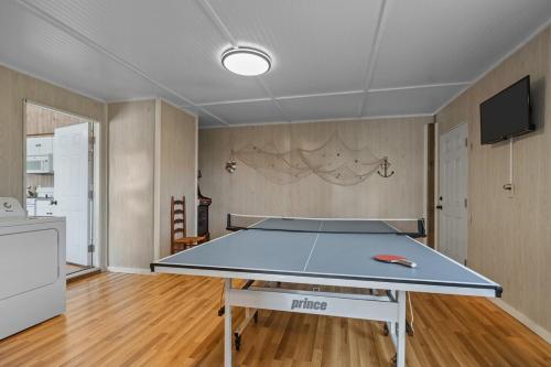 Πινγκ πονγκ στο Dock Waterfront Beach Gameroom kayaks 20 PPL ή εκεί κοντά