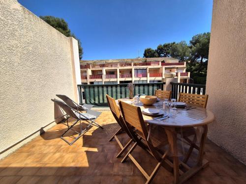 Studio piscine, proche mer, parking privé