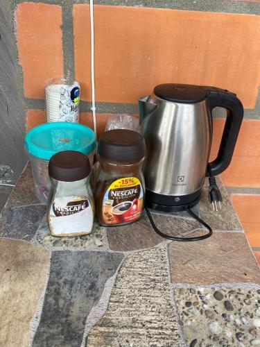 a counter top with a coffee maker and a coffee pot at Habitación para 4 con acceso al rio baño privado y wifi San Rafael Antioquia in San Rafael