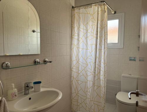 Ένα μπάνιο στο Sunset Villa Agia Thekla