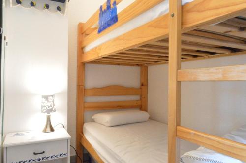 quelques lits superposés dans une chambre dans l'établissement Appt Studio cabine CAP D'AGDE CT340-314, au Cap d'Agde