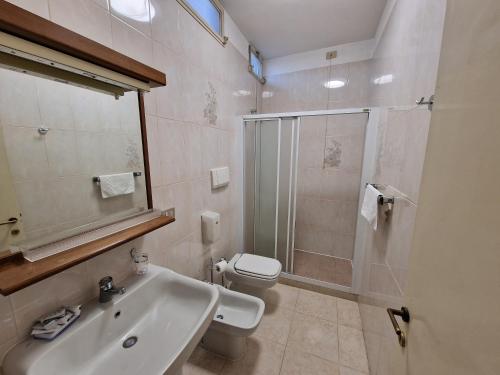 Ένα μπάνιο στο Albergo D'Ambros - Casa Belfiore Group