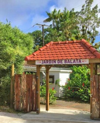 a sign that says karlinian de balaharia in front of a building at Le nid des colibris, charmant T3 spacieux et paisible, votre refuge idéal entre ville, plages & cascades in Fort-de-France