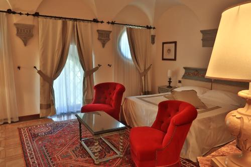 A seating area at Hotel La Collegiata