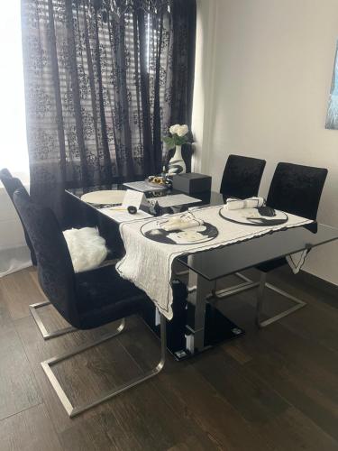 Gambar di galeri bagi Executive Suite Top Location & Fast Free Wi-Fi & AC & Parking di Zürich