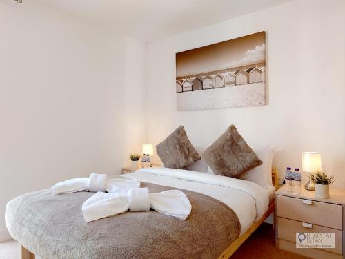Giường trong phòng chung tại London ExCeL Stays - One bed Apartment