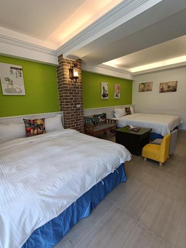 Una cama o camas en una habitación de 迦那會館