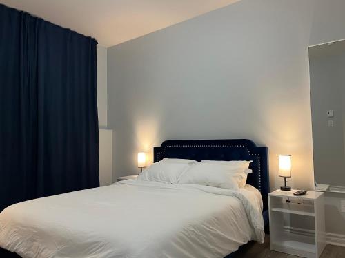 Charming & Cozy apartment of 2 bedroomsにあるベッド