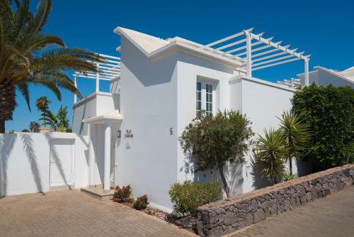VILLA CHARLANA by Buenavilla