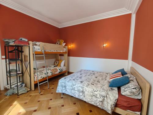 Spacious NEW Apt near Promenade up to 6 with AC