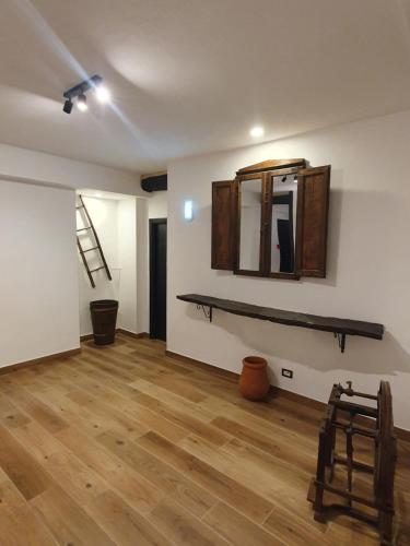 a room with a mirror and a wooden floor at L'Alberghetto Le Dimore Di Contrasti in Castiglione dʼOrcia