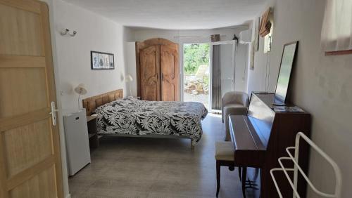 Photo de la galerie de l'établissement Hacienda chambre terrasse parking boîte à clés, à Patrimonio