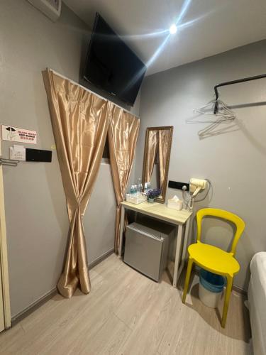 Televisyen dan/atau pusat hiburan di SS Grey inn Bukit Bintang