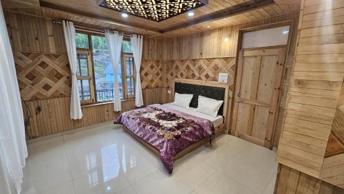 a bedroom with a bed in a room with wooden walls at Freebird Nest Retreat in Jibhi