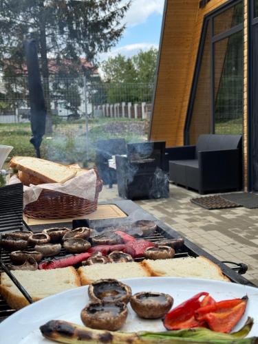 a table with a plate of food on a grill at Cabana Luminis in Râşnov