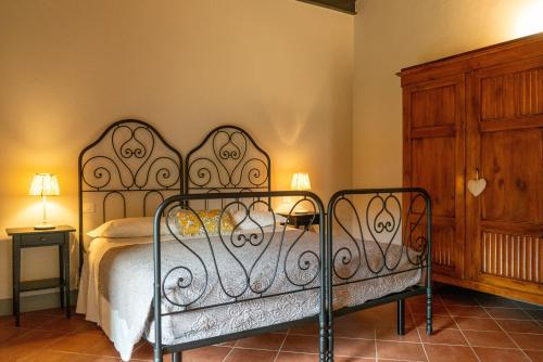 a bedroom with a bed and a wooden cabinet at Podere Bellavista - Agriturismo Bella Valle in Vada