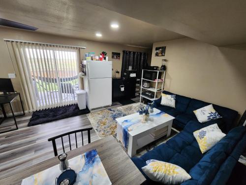Χώρος καθιστικού στο Entire Basement with private Entrance within walking distance from the Gaylord hotel