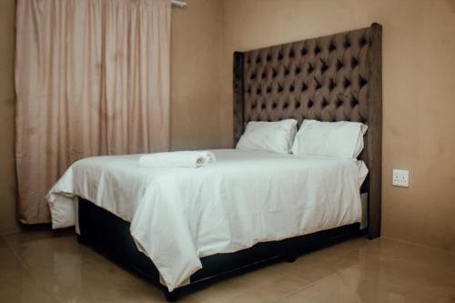 Katil atau katil-katil dalam bilik di Kwadines Accommodation