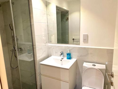 Bilik mandi di One bedroom Duplex