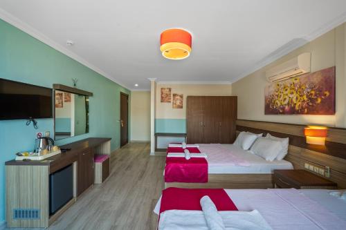 Ένα ή περισσότερα κρεβάτια σε δωμάτιο στο Eden Pyara Hotel Turunc