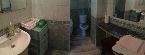 Salle de bains dans l'établissement Guest House Na Bamburikhe