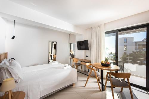 A bed or beds in a room at Mediterranean Dream