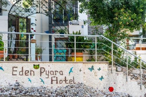 Το κτήριο όπου στεγάζεται  το ξενοδοχείο